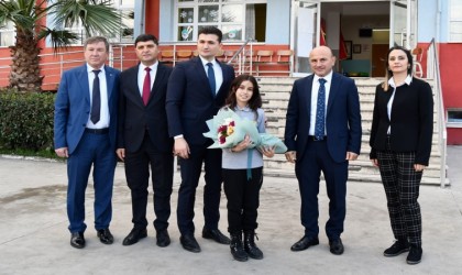 Altınovada öğrencilerin karne sevinci