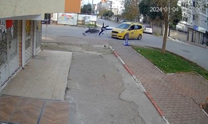 Antalyada yürekleri ağza getiren kaza anı kamerada