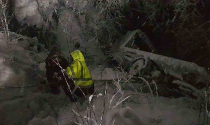 Araç kurtarmaya giden çekici 7 metrelik şarampole yuvarlandı