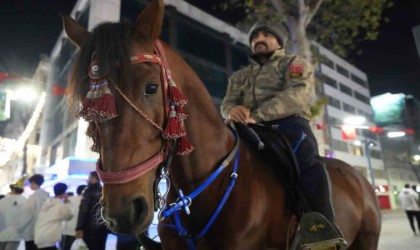 ‘At Türkün kanadıdır diyerek yeni yıla at üstünde girdi