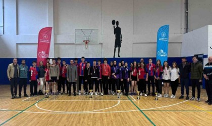 Badminton gençler müsabakaları sona erdi