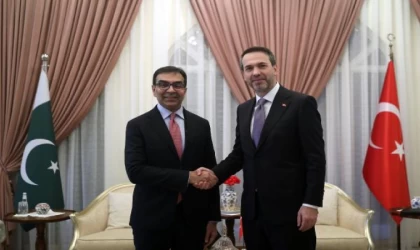 Bakan Bayraktar, Pakistanlı mevkidaşı Ali ile görüştü