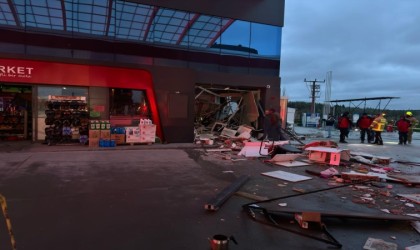 Balıkesirde akaryakıt istasyonunda patlama: 2 yaralı