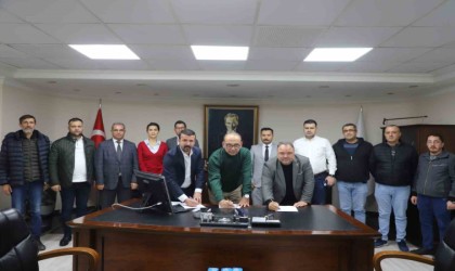 Başkan Akın personelin yüzünü güldürecek imzayı attı