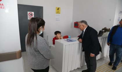 Başkan Büyükkılıç, sağlık çalışanlarını ziyaret etti