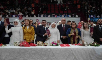 Başkan Fatma Şahin 250 çiftin nikahını kıydı