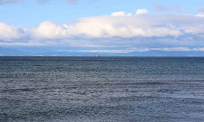 Batan balıkçı teknesindeki kayıp 2 kişiyi arama çalışmaları sürüyor