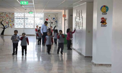 Bu sokaklar İngilizce eğitimi kolaylaştırıyor