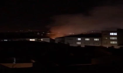 Bursa’da 3 katlı apartmanın terasında çıkan yangın söndürüldü