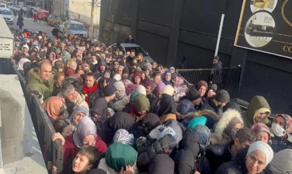 Bursa’da mağaza açılışında izdiham