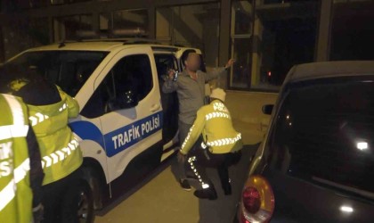 Bursada yılbaşı gecesi lüks aracıyla polise yakalandı