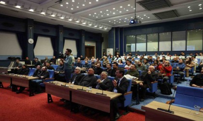 Büyükkılıçtan Büyükşehirde gerçekleşen Deprem Hasar Tespiti Eğitiminde öğretim üyelerine plaket