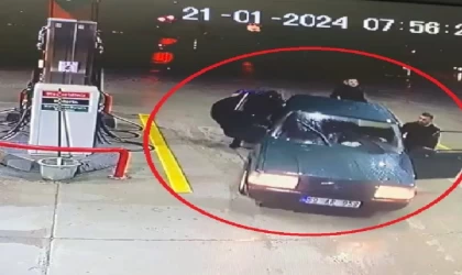 Çaldıkları otomobili, yakıtı bitince iterek götürdükleri akaryakıt istasyonunda yakalandılar