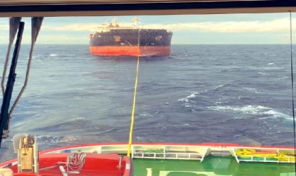 Çanakkale Boğazı’nda makine arızası yapan ve sürüklenen tanker kurtarıldı