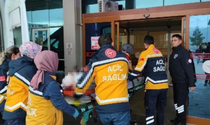 Çatıdan park halindeki otomobilin üzerine düşüp ağır yaralandı 