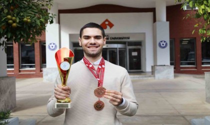 Çocukluk tutkusu zirveye taşıdı: Balede dünya üçüncüsü oldu