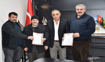 Depremde ağır hasar alan dükkanlar sahiplerine teslim ediliyor