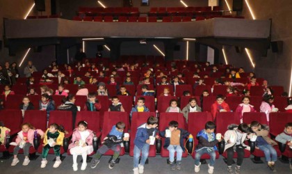 Dijital sinema salonu minikleri misafir etti