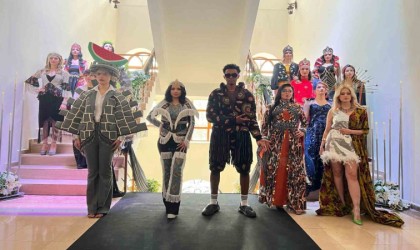 Diyarbakırlı kadınların defile gösterisi göz kamaştırdı