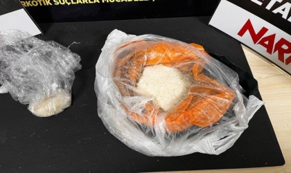 Durdurulan 2 araçtan uyuşturucu çıktı