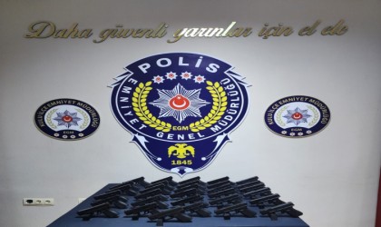 Durdurulan araçta 31 tabanca ele geçirildi: 2 gözaltı