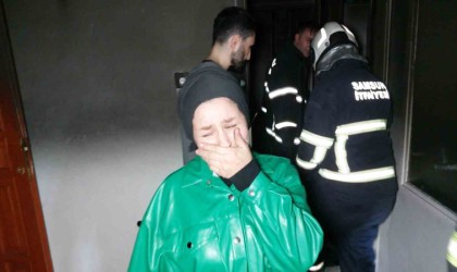 Evinde yangın çıkan kadın telef olan kedileri ile kuşları için gözyaşı döktü