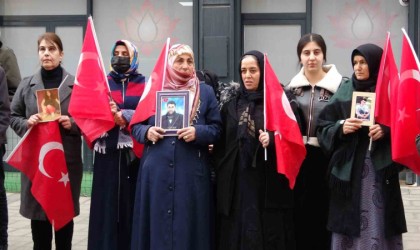 Evlat nöbetindeki anne: “Çocuklarımızı kaybettiğimiz HDP kapısında istiyoruz”