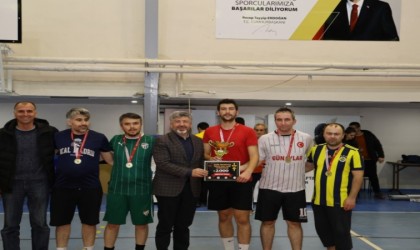 Gedizde ayak tenisi turnuvası sona erdi