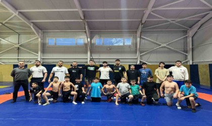 Geleceğin güreşçileri İzmitte yetişiyor