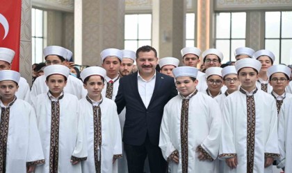 Genç hafızlar mezuniyet coşkusunu yaşadı