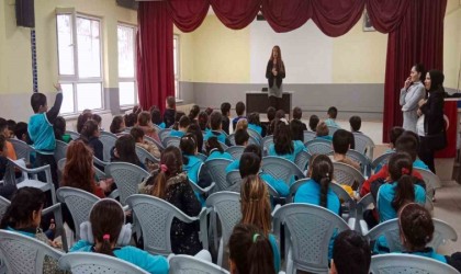 Genç yazar öğrencilerle buluştu