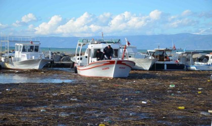 Gömeçte su baskınlarının yaraları sarılıyor