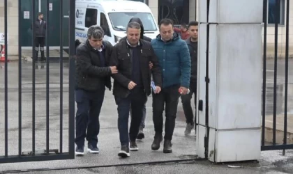 Hafif ticari aracın çarptığı motosikletin sürücüsü Mert, hayatını kaybetti
