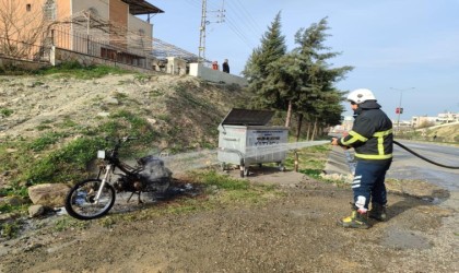 Hatayda motosiklet yandı