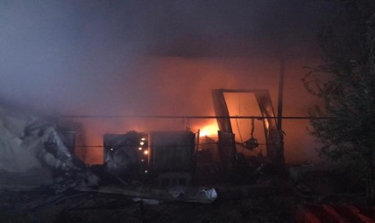 Hatayda yanan konteyner kullanılmaz hale geldi