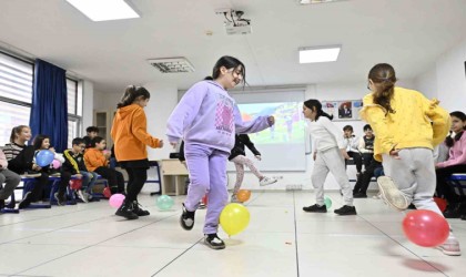 Hem eğlenip hem öğreniyorlar