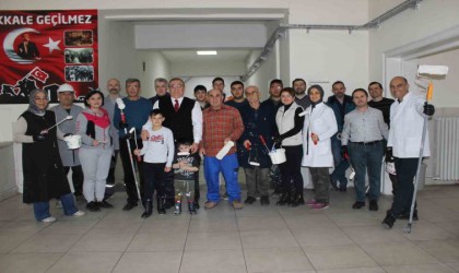 Hem üretiyorlar hem boyuyorlar