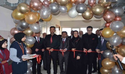 Hilaliye Kız Anadolu İmam Hatip Lisesine sinema atölyesi açıldı