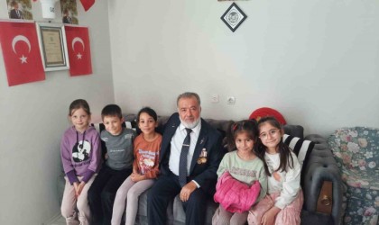 Hisarcık Cumhuriyet İlkokulu öğrencilerinden Kıbrıs Gazisine ziyaret