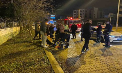 İki otomobilin karıştığı kazada sürücüler yaralandı