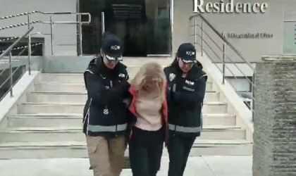 Interpol tarafından kırmızı bültenle aranıyordu, İzmirde yakalandı
