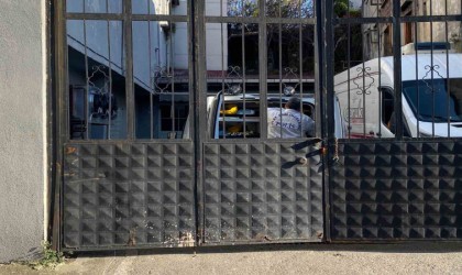 İş yerinin avlusunda intihara kalkıştı