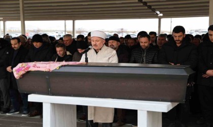 Ispartada evinde ölü bulunan öğrenci, Sivasta defnedildi