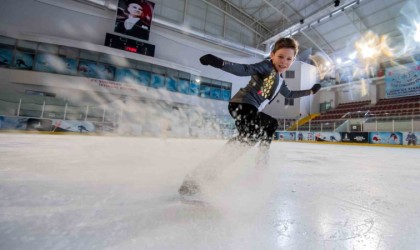 İzmirde iki önemli buz pateni organizasyonu yapılacak