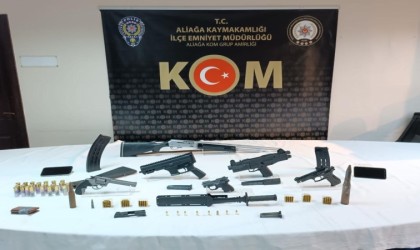 İzmirde silah tacirine darbe: Ele geçirilenler arasında uçaksavar mühimmatı da var