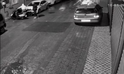 İzmirdeki motosiklet hırsızlığı güvenlik kameralarına yansıdı