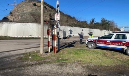 Jandarma; hemzemin geçitlerde denetim ve kontrollerini sürdürüyor