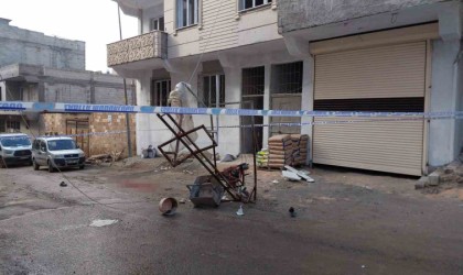 Kafasına mini inşaat vinci düşen işçi kurtarılamadı