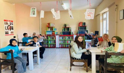 Kahve eşliğinde kitap okuma alışkanlığı kazanıyorlar