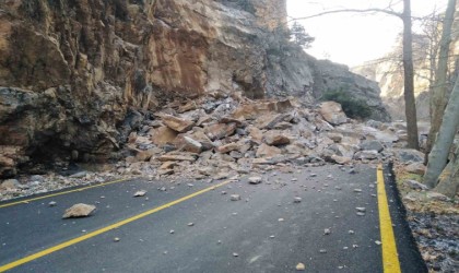 Kapuzbaşı Yolunda heyelan